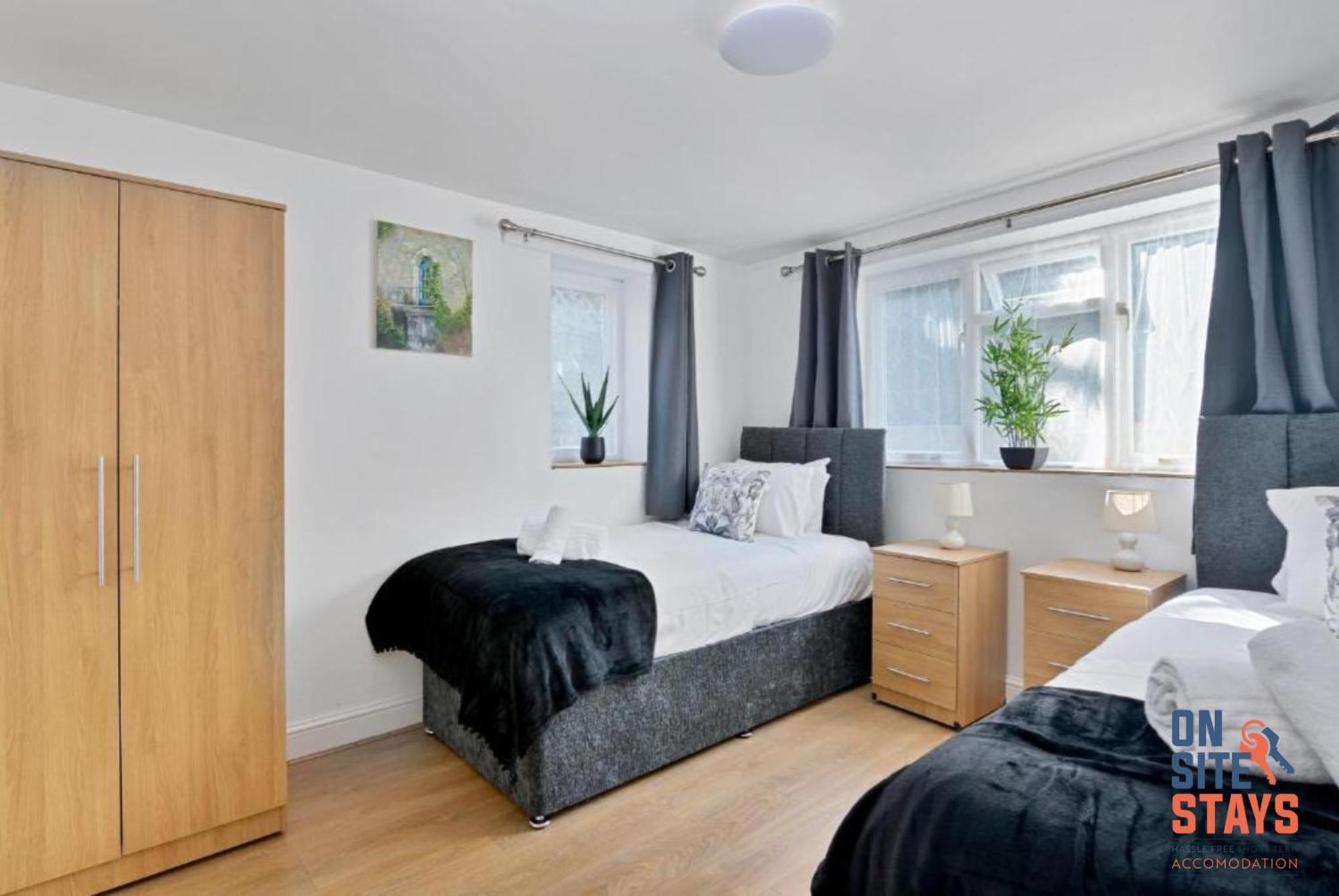 Onsitestays - Tranquil 2 Bedroom Apartment With Large Kitchen, Private Garden Near Wimbledon Station Londra Esterno foto