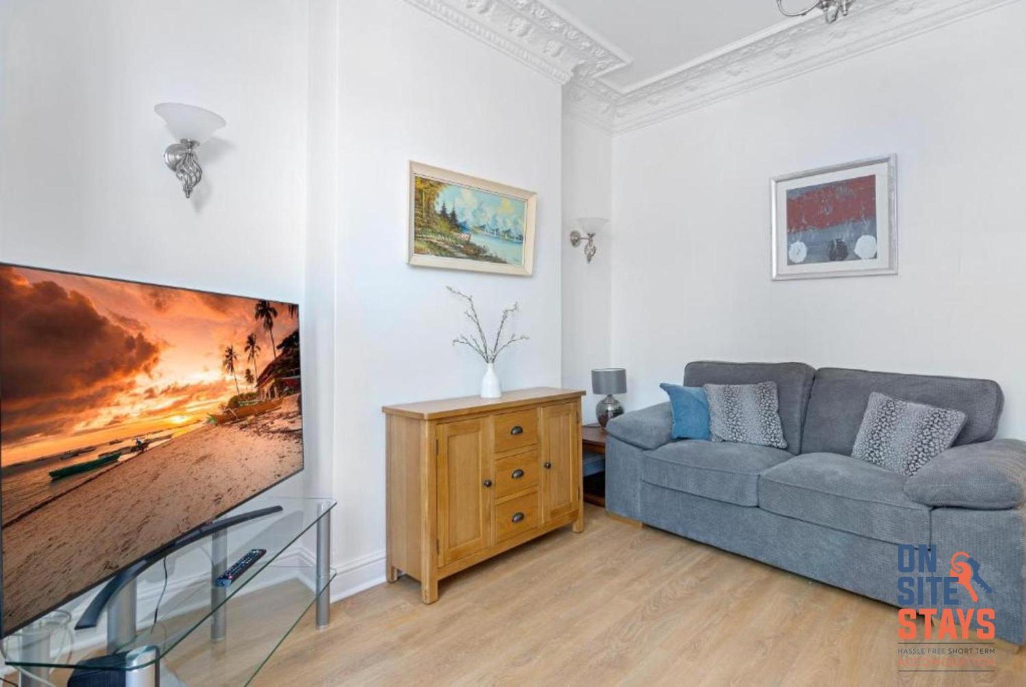 Onsitestays - Tranquil 2 Bedroom Apartment With Large Kitchen, Private Garden Near Wimbledon Station Londra Esterno foto