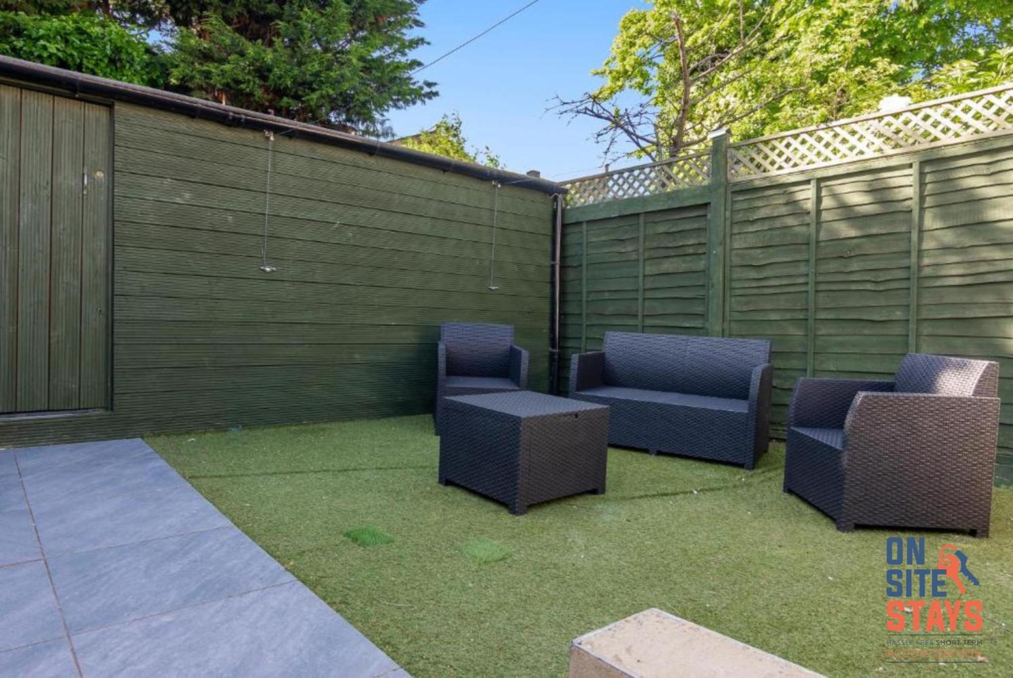 Onsitestays - Tranquil 2 Bedroom Apartment With Large Kitchen, Private Garden Near Wimbledon Station Londra Esterno foto