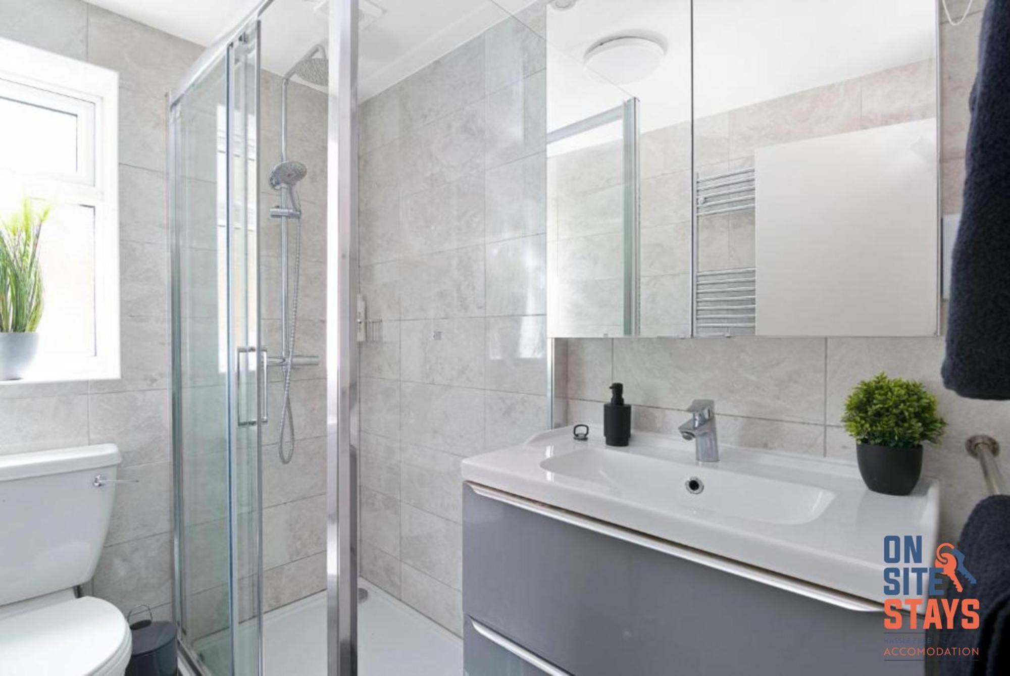 Onsitestays - Tranquil 2 Bedroom Apartment With Large Kitchen, Private Garden Near Wimbledon Station Londra Esterno foto