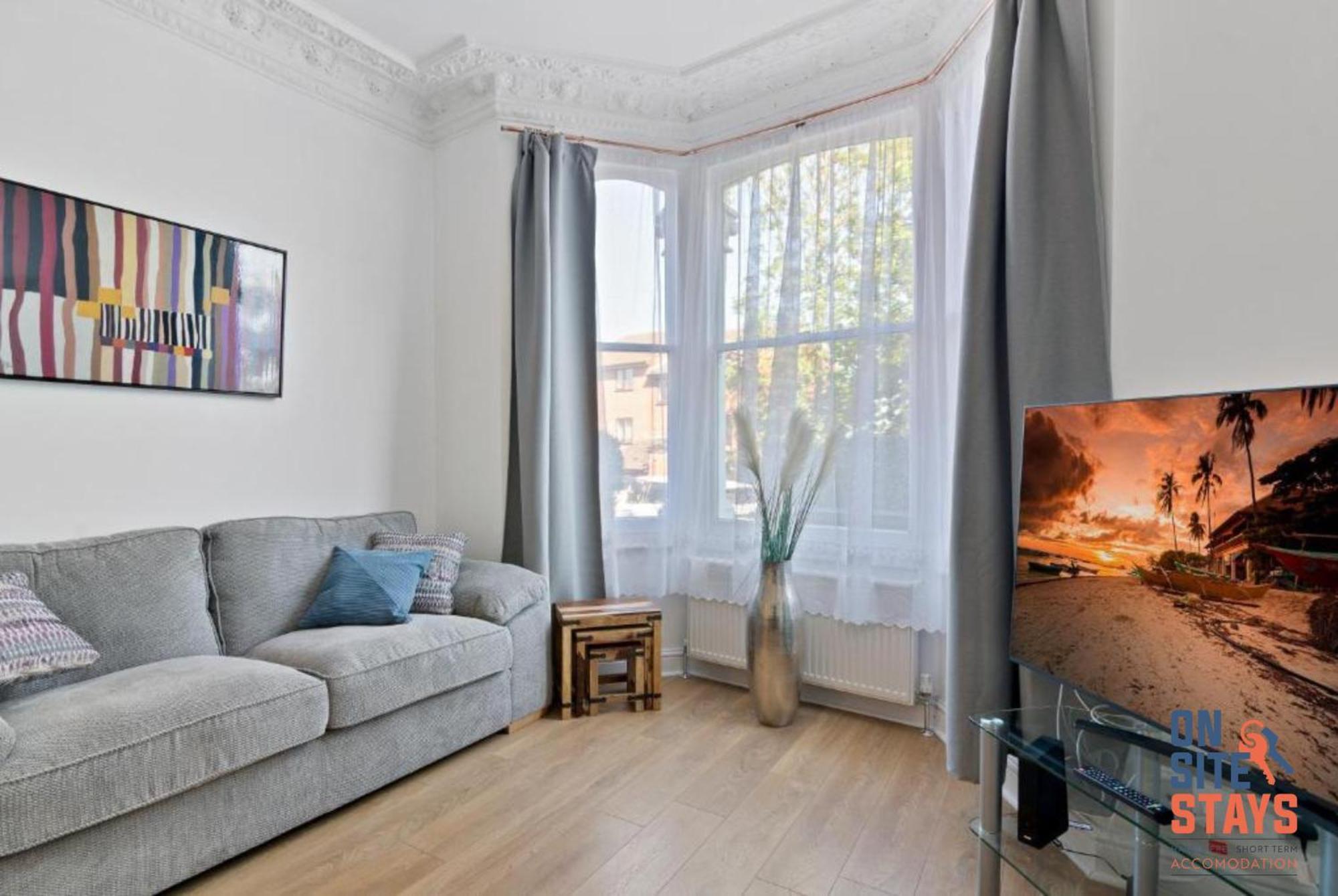 Onsitestays - Tranquil 2 Bedroom Apartment With Large Kitchen, Private Garden Near Wimbledon Station Londra Esterno foto