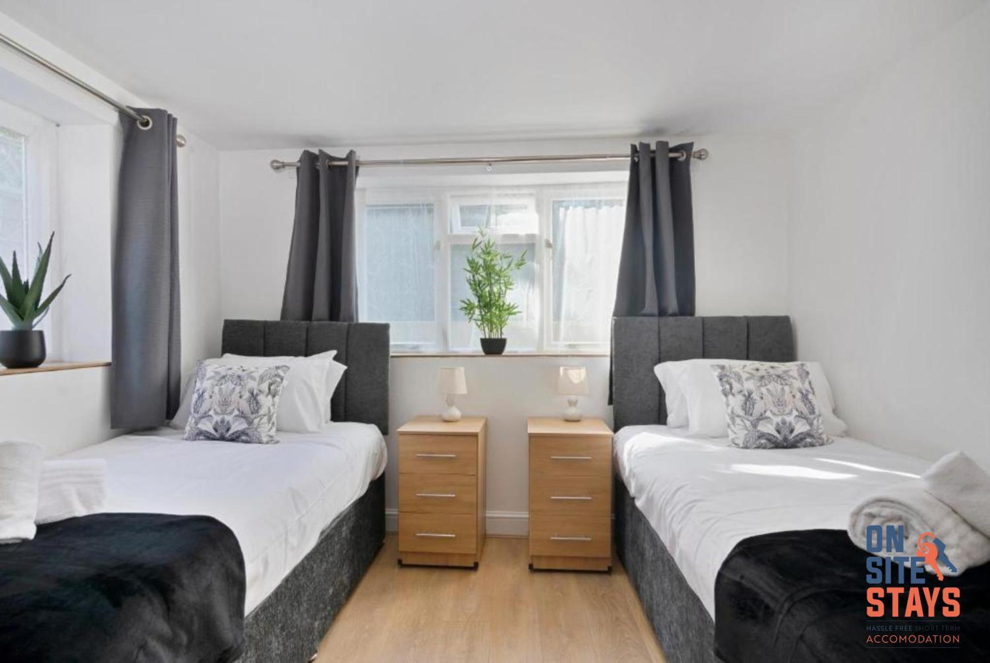 Onsitestays - Tranquil 2 Bedroom Apartment With Large Kitchen, Private Garden Near Wimbledon Station Londra Esterno foto