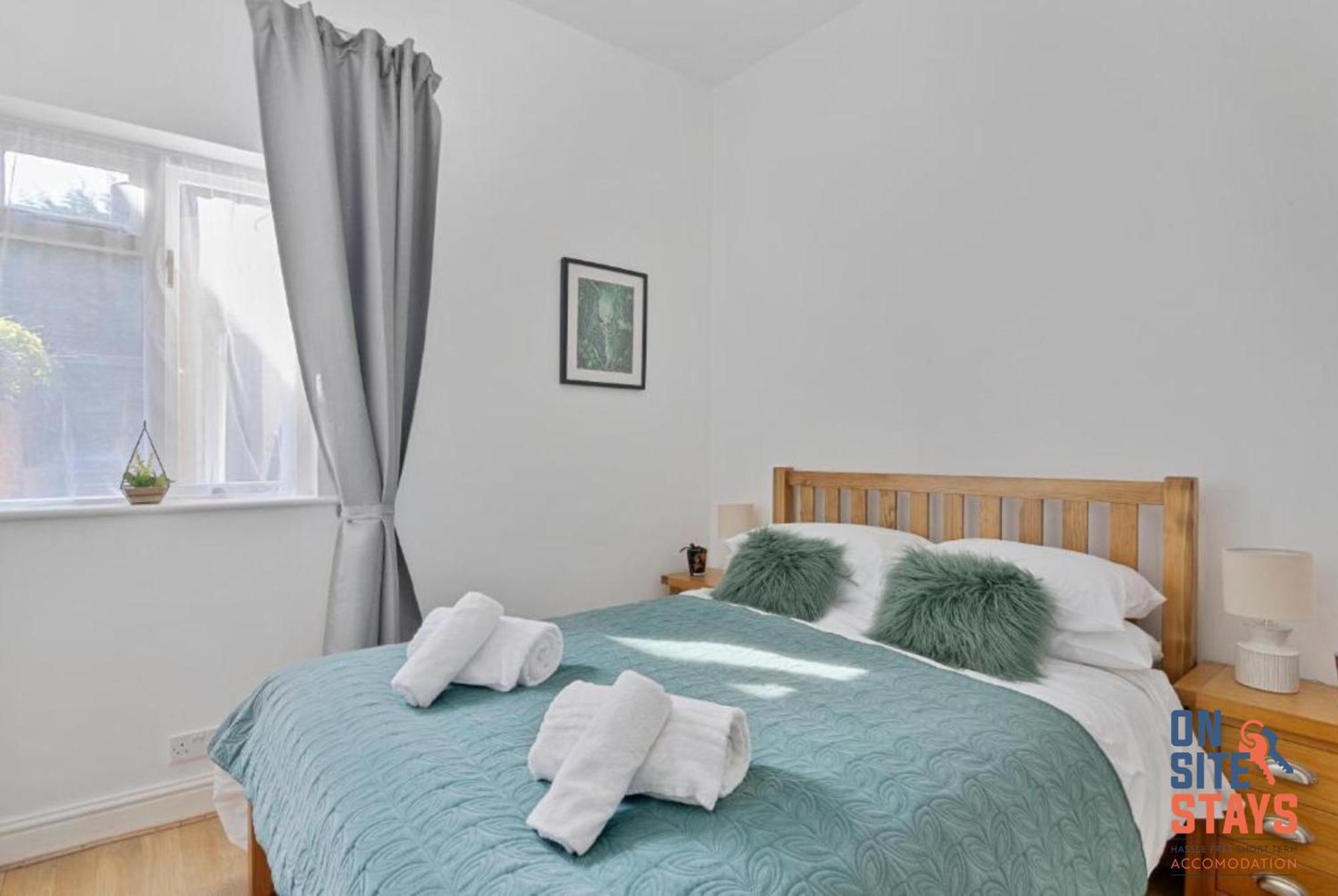 Onsitestays - Tranquil 2 Bedroom Apartment With Large Kitchen, Private Garden Near Wimbledon Station Londra Esterno foto